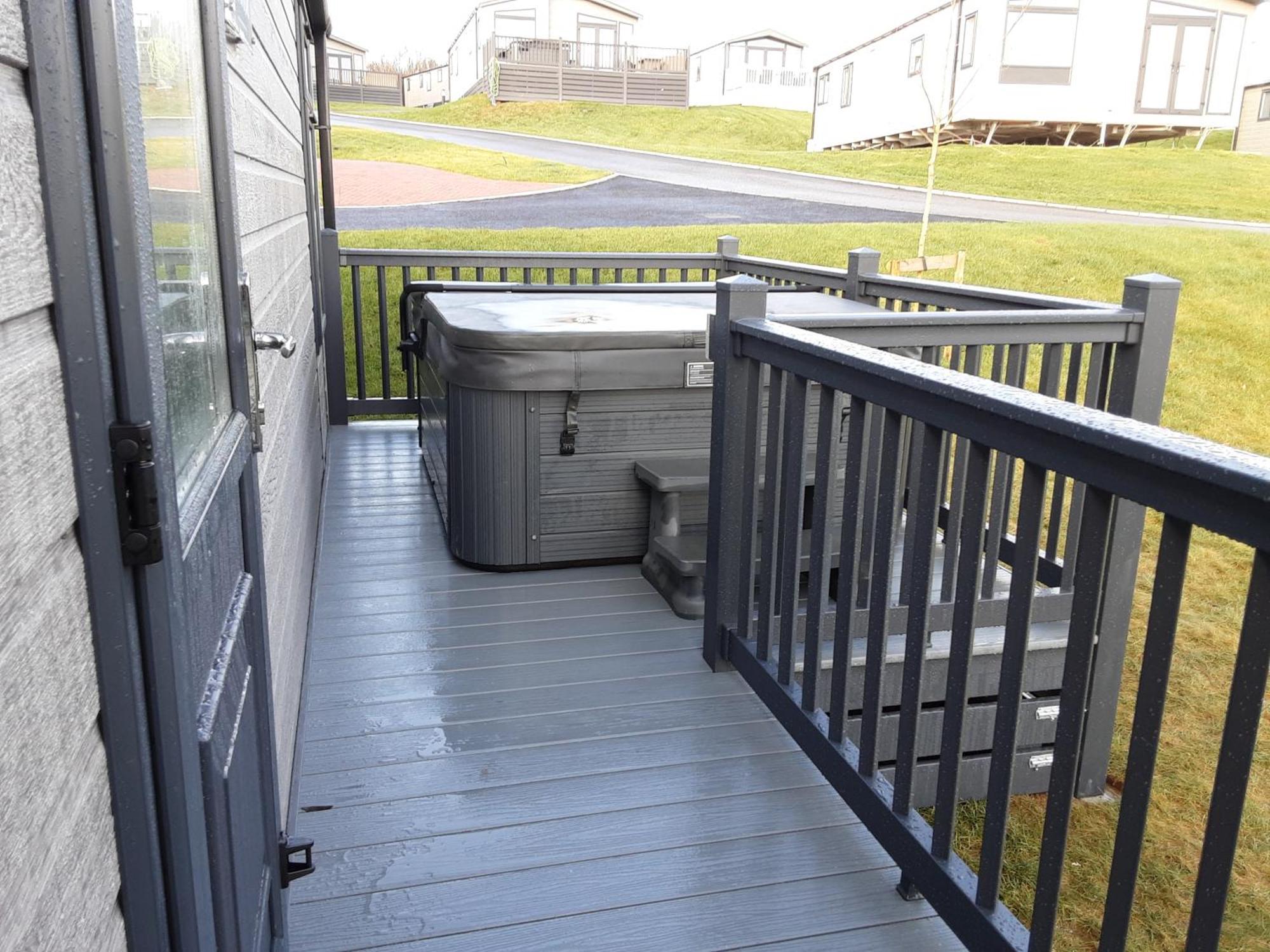With A Hot Tub * St Austell
