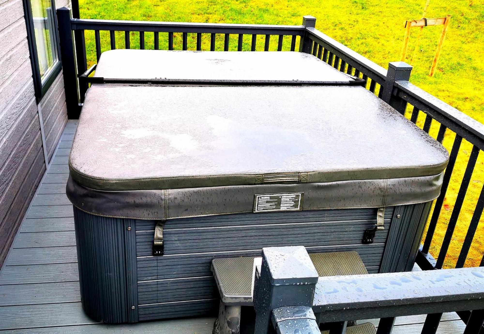 With A Hot Tub Holiday home *